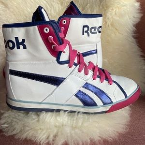 ✨ SOLD✨✔️✔️top down sneakers  white pink and purple 🤍💗💜 size 6.5